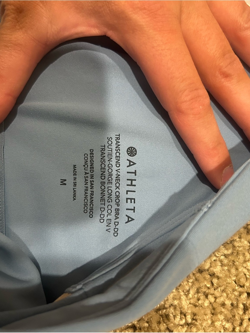 Athleta Light Blue V-Neck Cropped Tank with removable pads - Picture 5 of 5